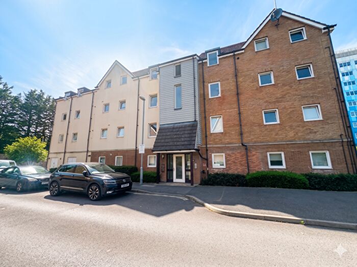 2 Bedroom Flat For Sale In Tudor Crescent, Portsmouth, PO6