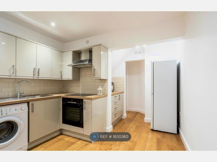 1 Bedroom Flat To Rent In Station Lane, Featherstone, Pontefract, WF7