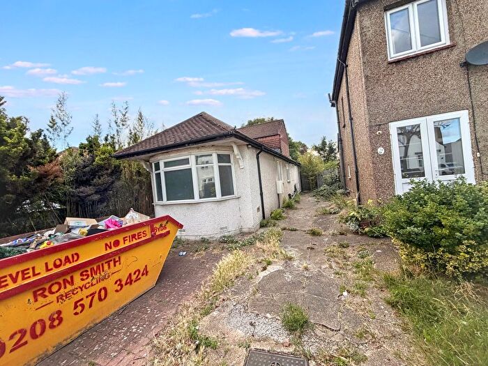 3 Bedroom Bungalow For Sale In Glasbrook Avenue, Twickenham, TW2