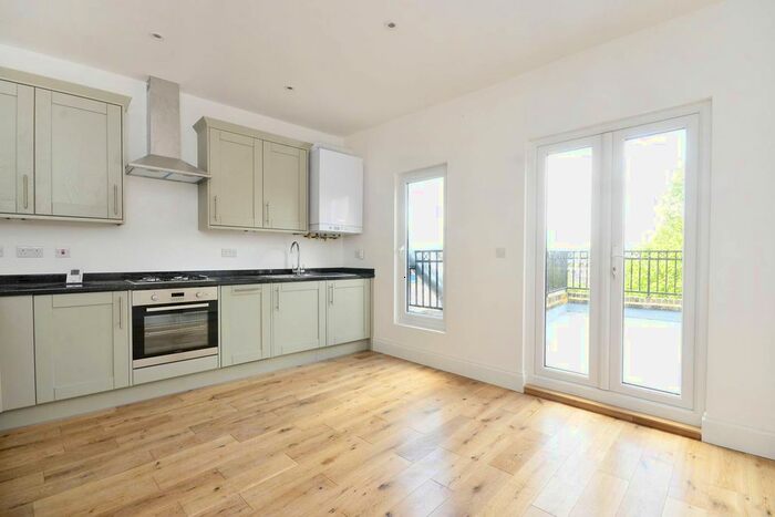 3 Bedroom Flat To Rent In Putney High Street, Putney, London, SW15