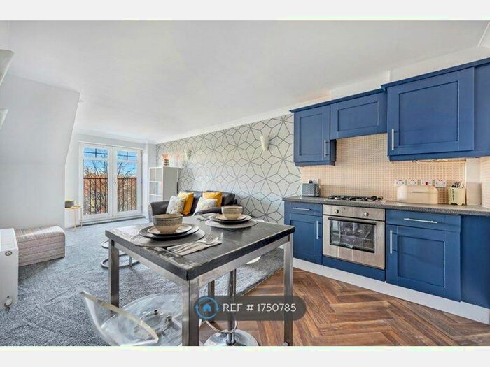 2 Bedroom Flat To Rent In Egremont Court, Warrington, WA4