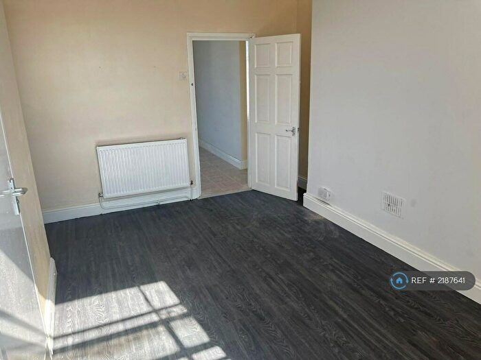 1 Bedroom Flat To Rent In Clifton Place, Newport, NP20