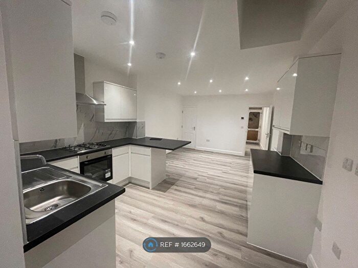 5 Bedroom Terraced House To Rent In Liverpool Road, Reading, RG1