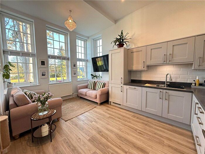 2 Bedroom Apartment For Sale In Whitecroft Park, Newport, Isle Of Wight, PO30