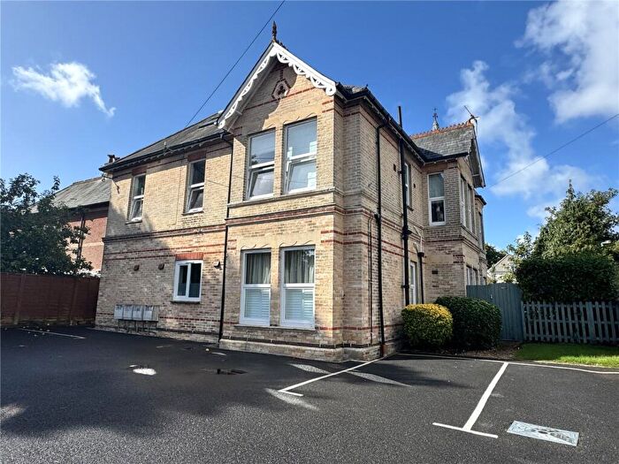 2 Bedroom Apartment For Sale In Kingsbridge Road, Poole, Dorset, BH14