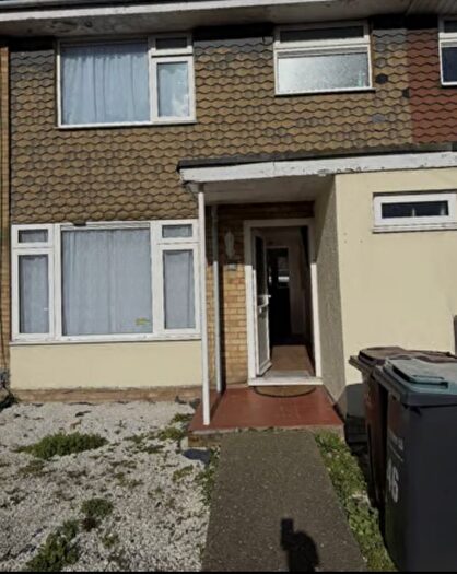 4 Bedroom Semi-Detached House To Rent In Havengore Avenue, Gravesend, Kent, DA12