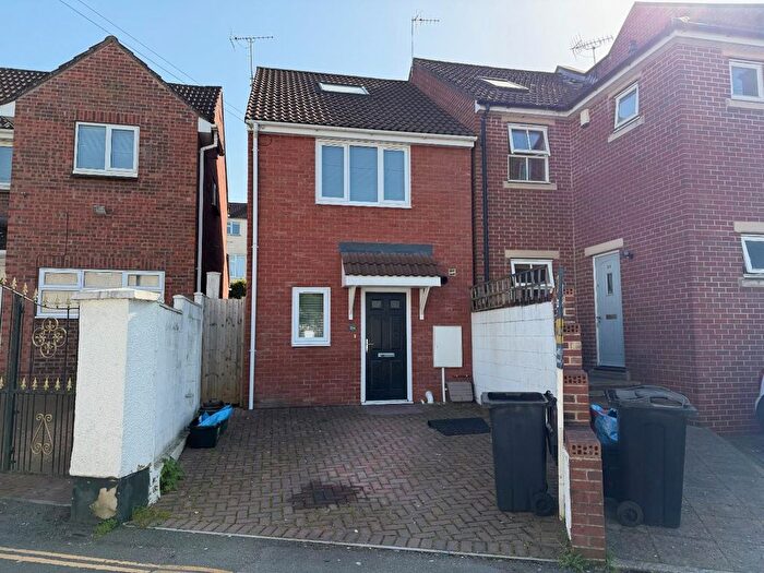 3 Bedroom End Of Terrace House To Rent In Hudds Vale Road, Bristol, BS5