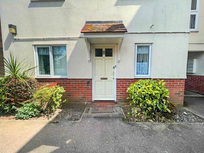 2 Bedroom Flat To Rent In Marina Point, CO15