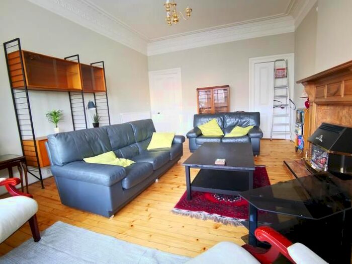 3 Bedroom Flat To Rent In Merchiston Crescent, Edinburgh, EH10