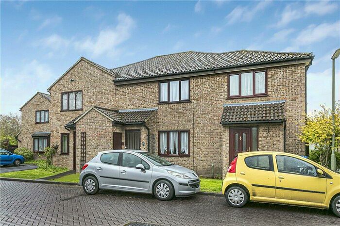 1 Bedroom Maisonette For Sale In Countisbury Gardens, Addlestone, Surrey, KT15