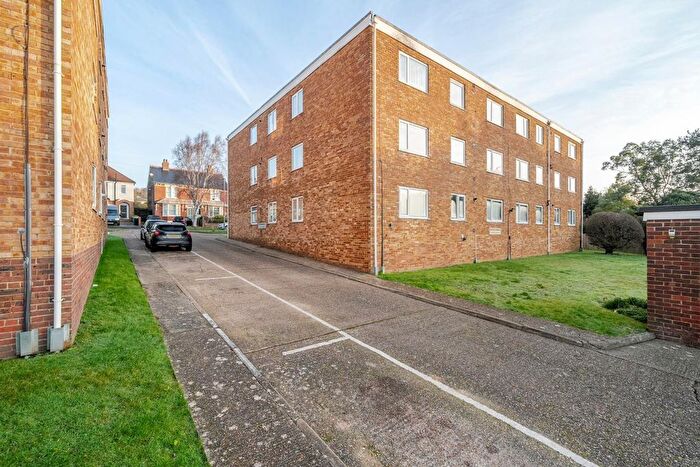 2 Bedroom Flat For Sale In Solent Road, Drayton, PO6