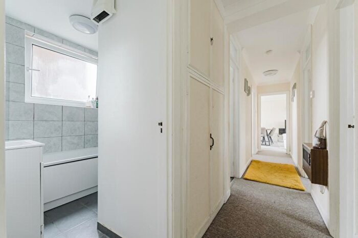 2 Bedroom Flat For Sale In Green Vale, W5
