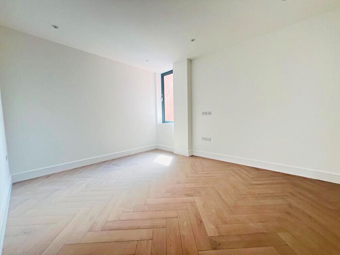 2 Bedroom Flat To Rent In High Street, Flat, CR0