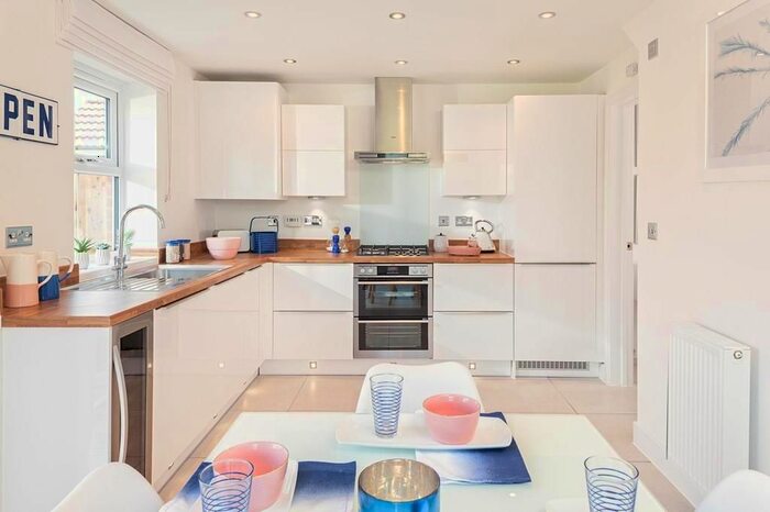 3 Bedroom Semi-Detached House For Sale In White Post Road, Bodicote, Banbury, OX15
