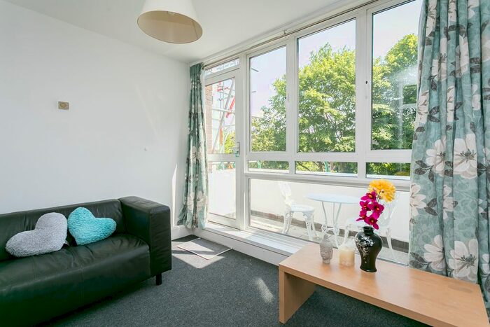 1 Bedroom Flat To Rent In Baldry Gardens, London, SW16