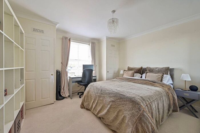 1 Bedroom Flat For Sale In Merton Road, South Wimbledon, London, SW19