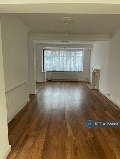 3 Bedroom Terraced House To Rent In Great Cambridge Road, Enfield, EN1