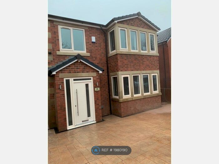 4 Bedroom Detached House To Rent In Norfolk Avenue, Batley, WF17