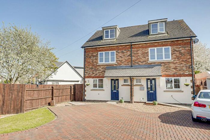 3 Bedroom Semi Detached House For Sale In Stanbridge Road, Leighton Buzzard, LU7