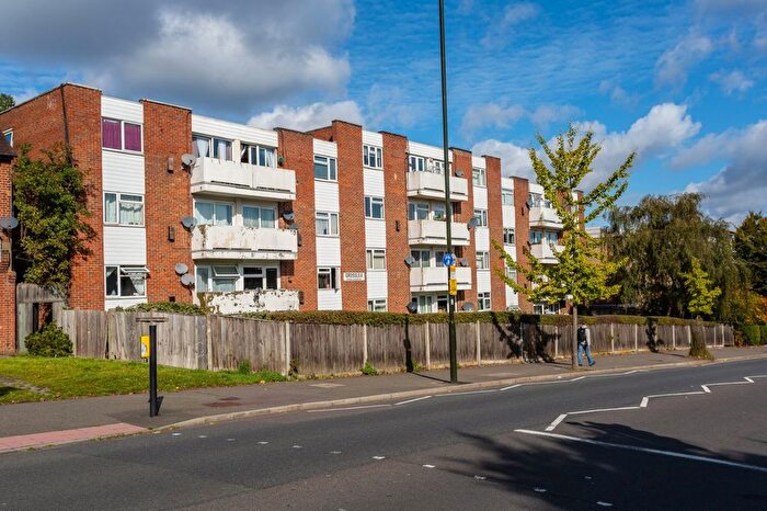 2 Bedroom Flat To Rent In Bishopsford Road, Morden, Surrey, SM4