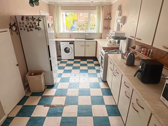 3 Bedroom Terraced House For Sale In Wavell Avenue, Poole, BH17