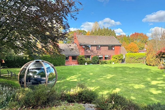 4 Bedroom Detached House For Sale In Ringwood Road, Three Legged Cross, BH21