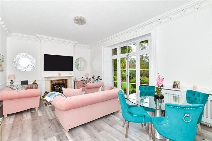 2 Bedroom Flat For Sale In Old Parsonage Court, West Malling, Kent, ME19
