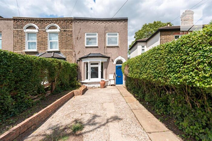 2 Bedroom Maisonette For Sale In Wallwood Road, Leytonstone, E11