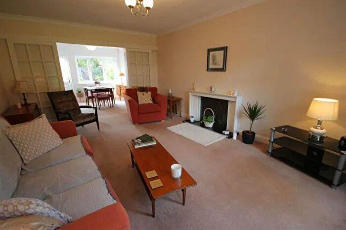 4 Bedroom Semi-Detached House To Rent In Carleton Avenue, SM6