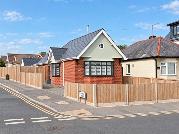 2 Bedroom Detached Bungalow For Sale In Lake Road, Hamworthy, Poole, BH15