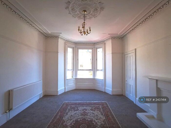 2 Bedroom Flat To Rent In Glenapp Street, Glasgow, G41