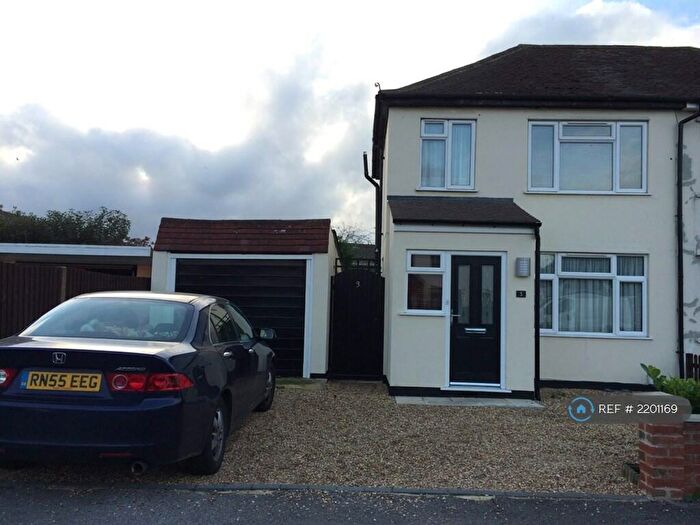 3 Bedroom Semi-Detached House To Rent In Central Avenue, West Molesey, KT8