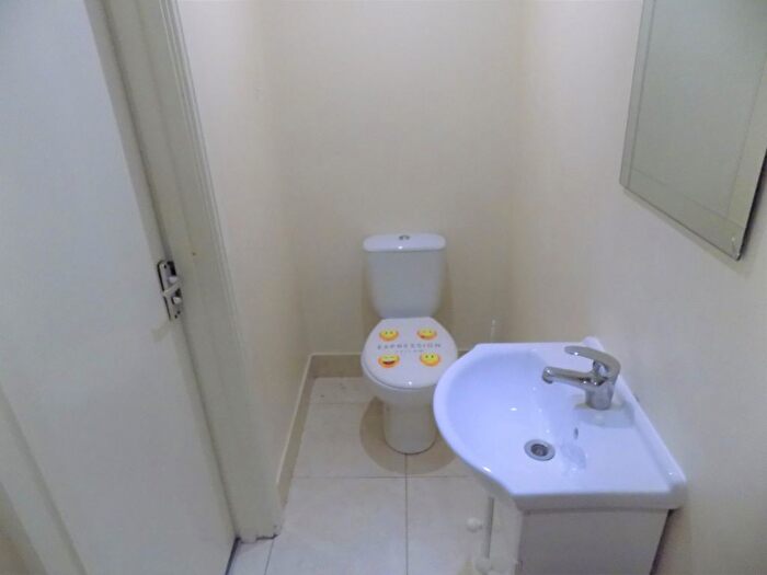 1 Bedroom Flat To Rent In Buxton Road, Luton, Bedfordshire, LU1
