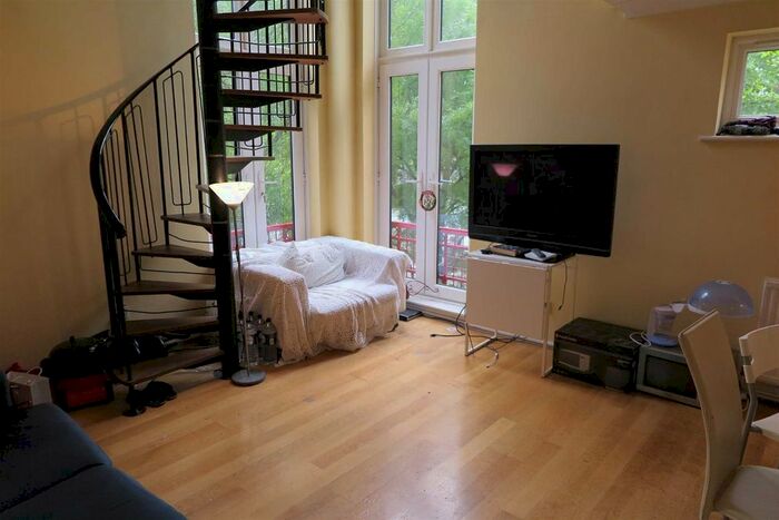 3 Bedroom Maisonette To Rent In Greenland Quay, London, SE16