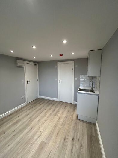 Studio To Rent In Merlin Close, UB5