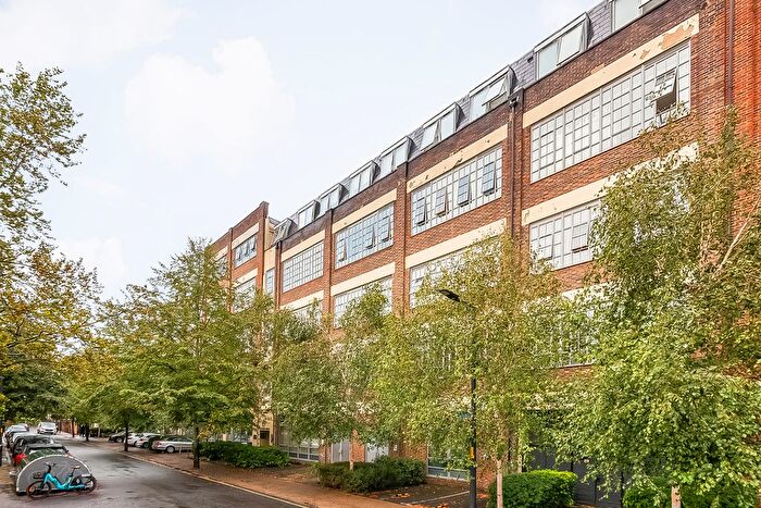 2 Bedroom Flat For Sale In Peckham Grove, Peckham, SE15