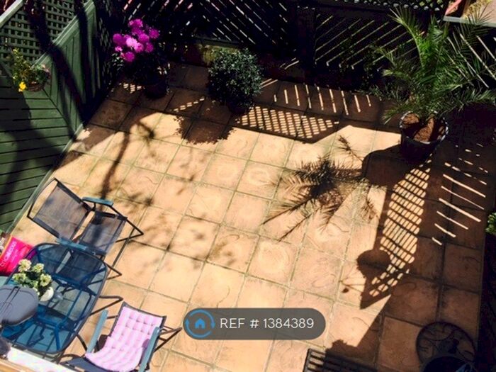 3 Bedroom Flat To Rent In Reculver House, London, SE15