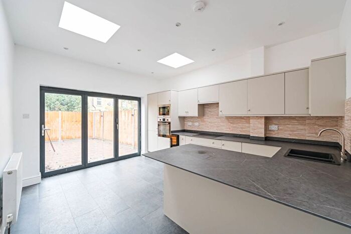 4 Bedroom Terraced House To Rent In Walthamstow, Walthamstow, London, E17