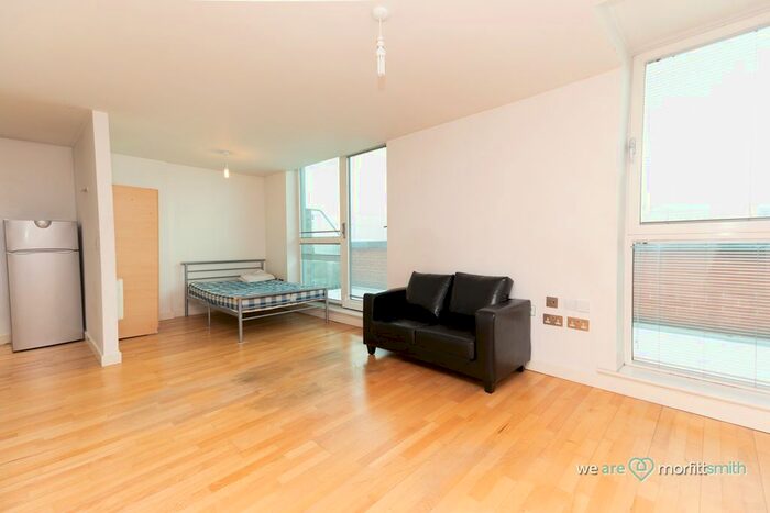 Studio To Rent In Jet Centro, St Marys Road, S2