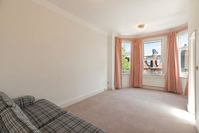 1 Bedroom Flat To Rent In Sloane Gardens, Kensington And Chelsea, SW1W
