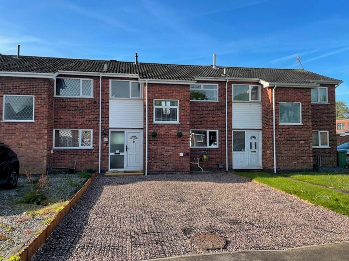 3 Bedroom Town House For Sale In Grantham Avenue, Broughton Astley, Leicester, LE9