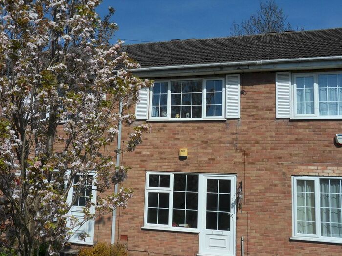 2 Bedroom Town House To Rent In Pine Tree Walk, Eastwood, NG16