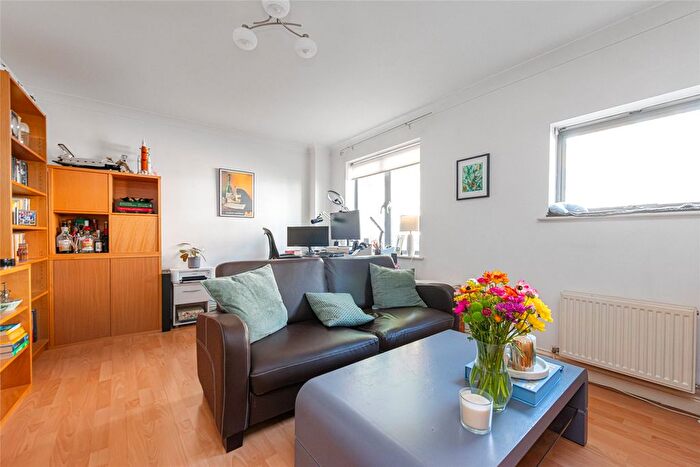 1 Bedroom Flat For Sale In Manor Gardens, Holloway, London, N7