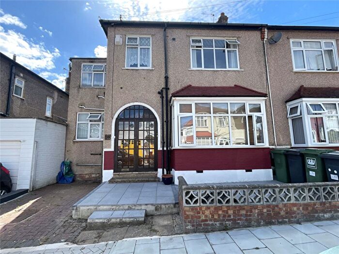 3 Bedroom Maisonette To Rent In Henryson Road, London, SE4