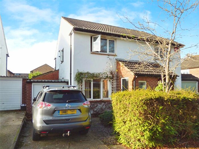 2 Bedroom Semi-Detached House For Sale In Medlar Close, Hedge End, Southampton, SO30