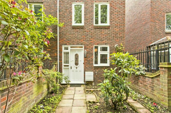 4 Bedroom End Of Terrace House To Rent In Monthope Road, Shoreditch, E1