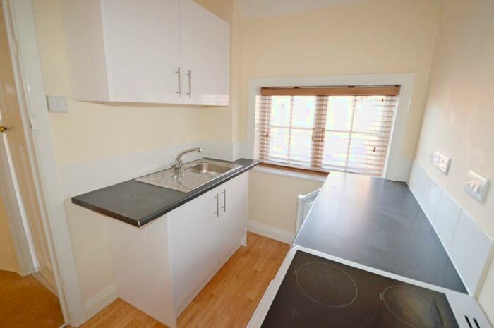 1 Bedroom Flat To Rent In Dragon Street, Petersfield, GU31