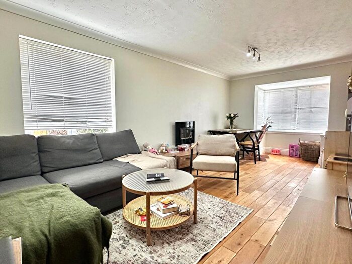 2 Bedroom Flat To Rent In North Road, Wimbledon, SW19