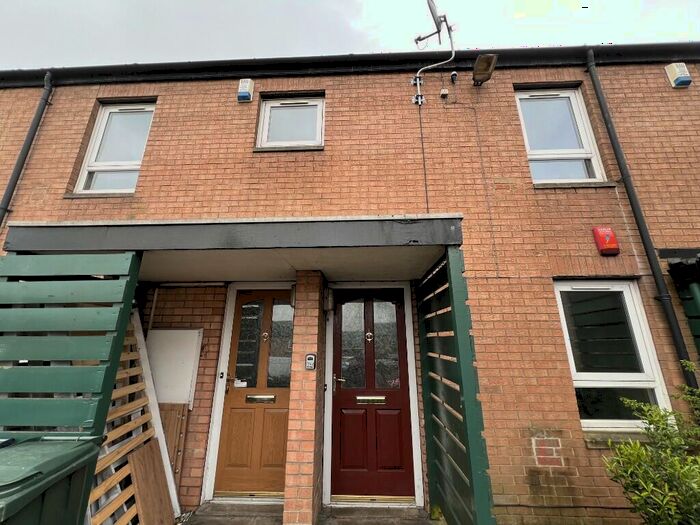 1 Bedroom Flat To Rent In Brunel Gardens, Bradford, West Yorkshire, BD5