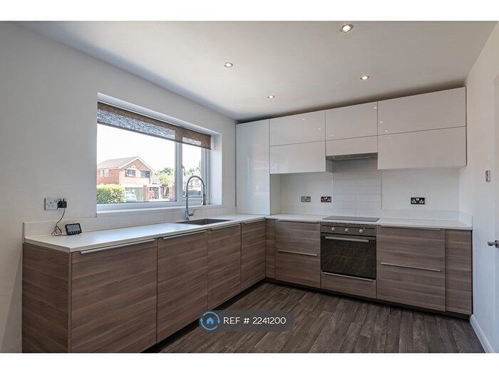 3 Bedroom Semi-Detached House To Rent In Medway Close, Beeston, Nottingham, NG9